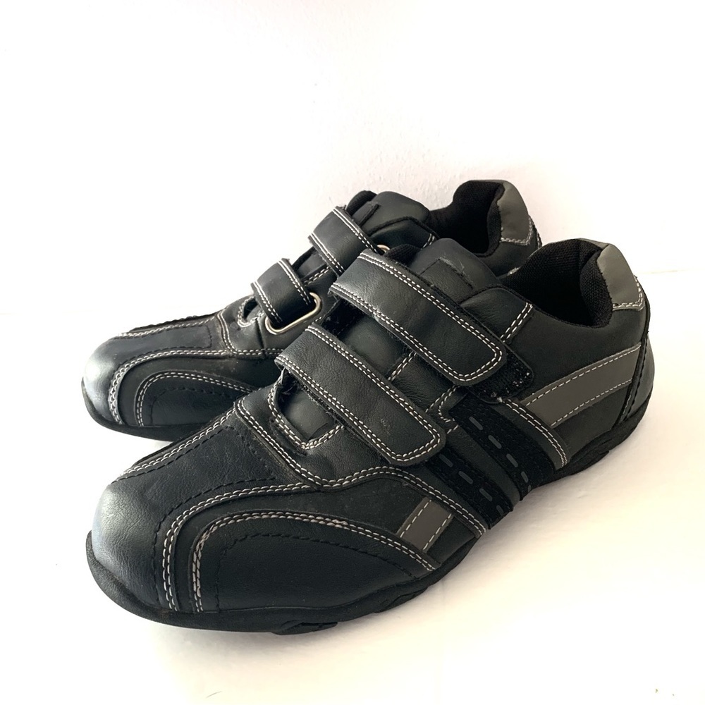 Mountain Ridge Men's Size 9  Black Velcro Shoes